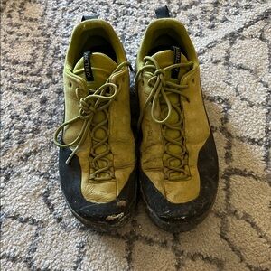 Men’s konseal arcteryx approach shoe size 8